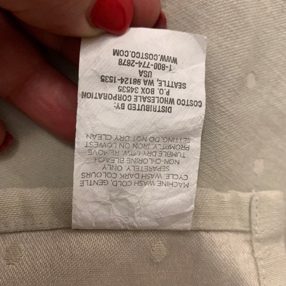 Kate Spade New York  Silver/Grey "Larabee Dot" Tablecloth 58"x99" and 6 Napkins - Picture 11 of 15